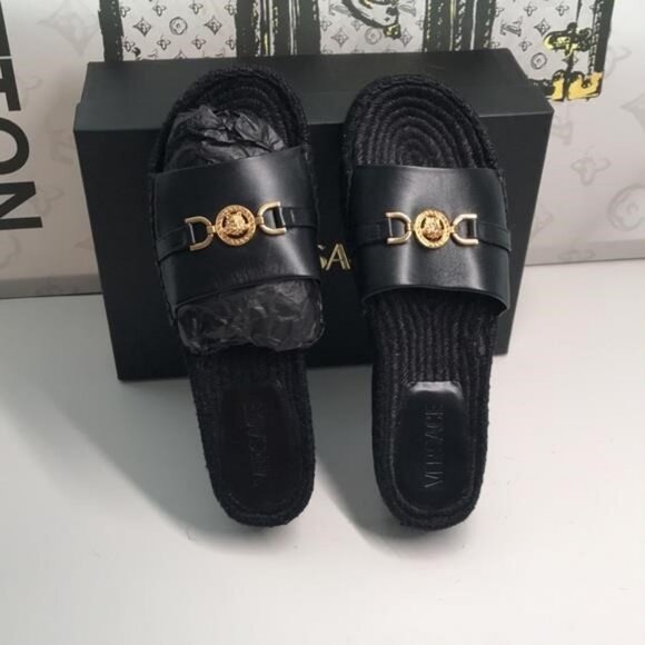 New Authentic Versace Summer Slides – Premium Leather, Gold-Tone Logo - Picture 10 of 10